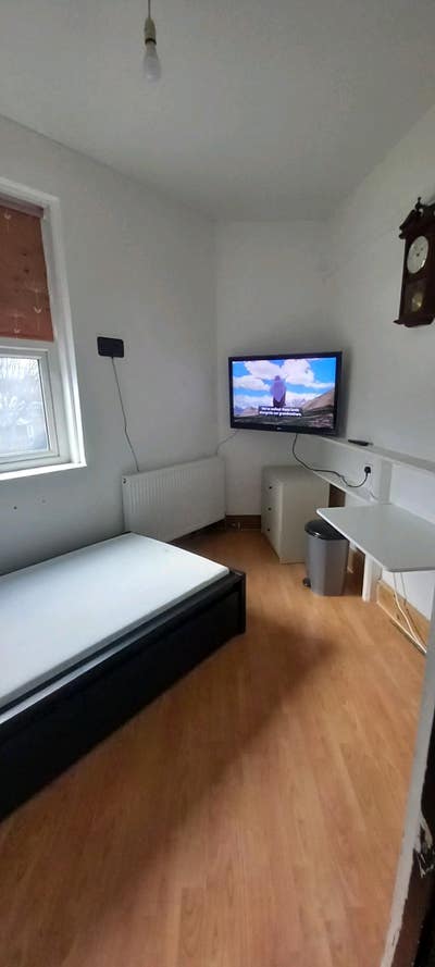 Two rooms available in a fantastic house share Main Photo