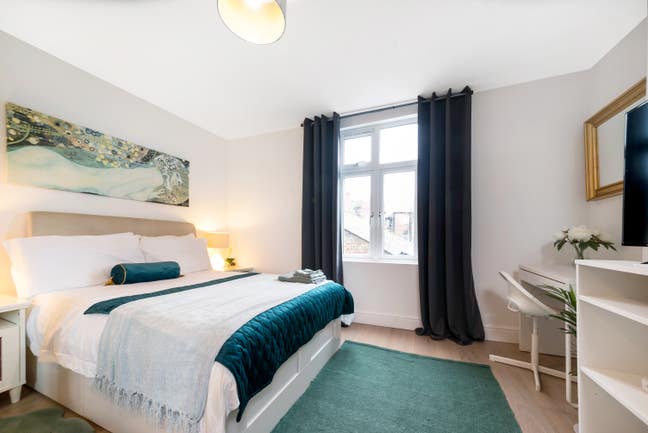 Large Studio Flat Available Asap Main Photo