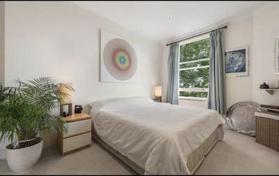 Large bright room with en-suite bathroom  Main Photo