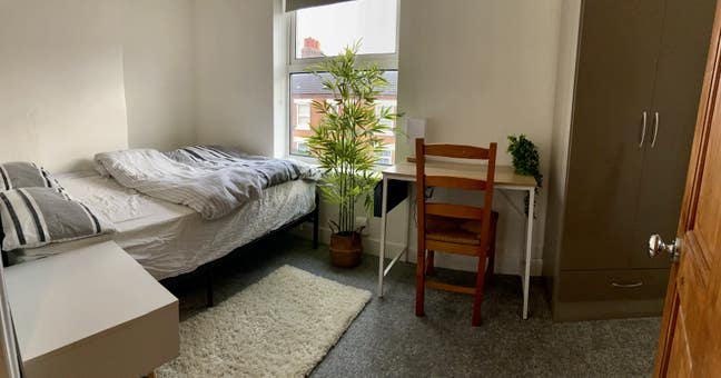 Double room - 5 mins walk from station Main Photo