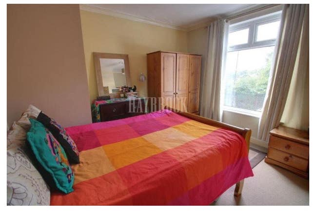 Double Bedroom  Main Photo