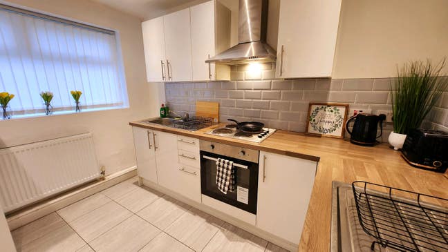 *Top location, newely refurbished* Main Photo