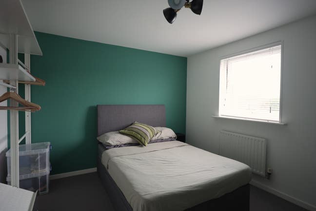 Double Room in Spacious 2 Bed Flat Main Photo