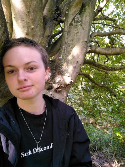 26yr old, non-binary, queer, chill person Main Photo