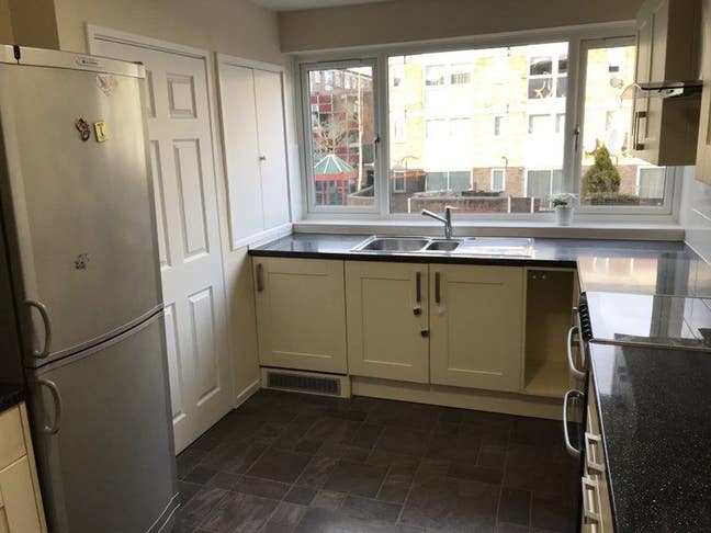 Large double room in Hayes Main Photo