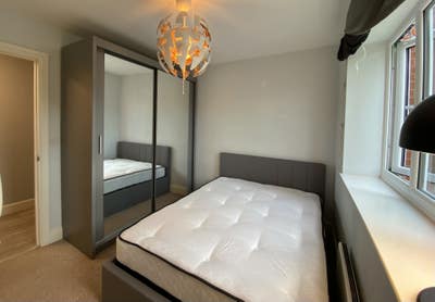LUXURY Immaculate Furnished Double w/ Own Bathroom Main Photo