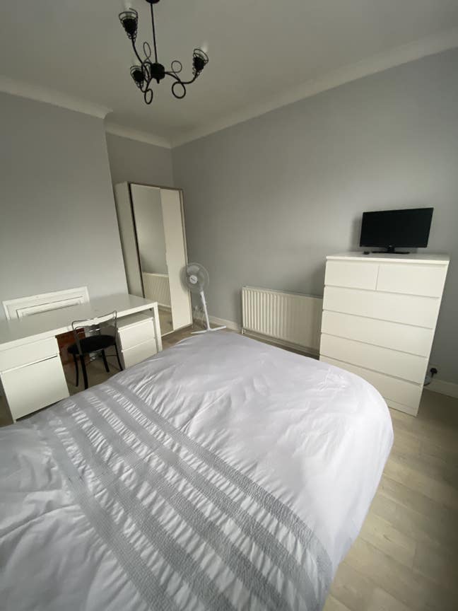 Large Double Room-£650pcm all bills included  Main Photo