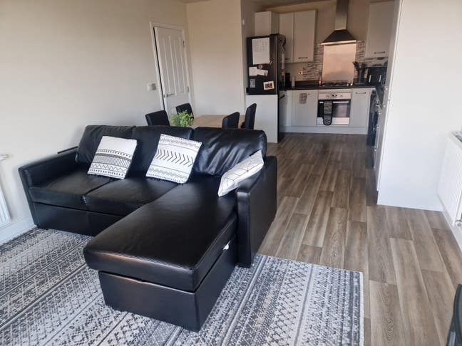 Quiet,comfortable furnished flat (inc bills) Main Photo