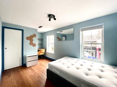 Double En-suite Room to Rent | Mill Road CB1 Main Photo