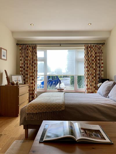 Large  room with private power shower room Main Photo