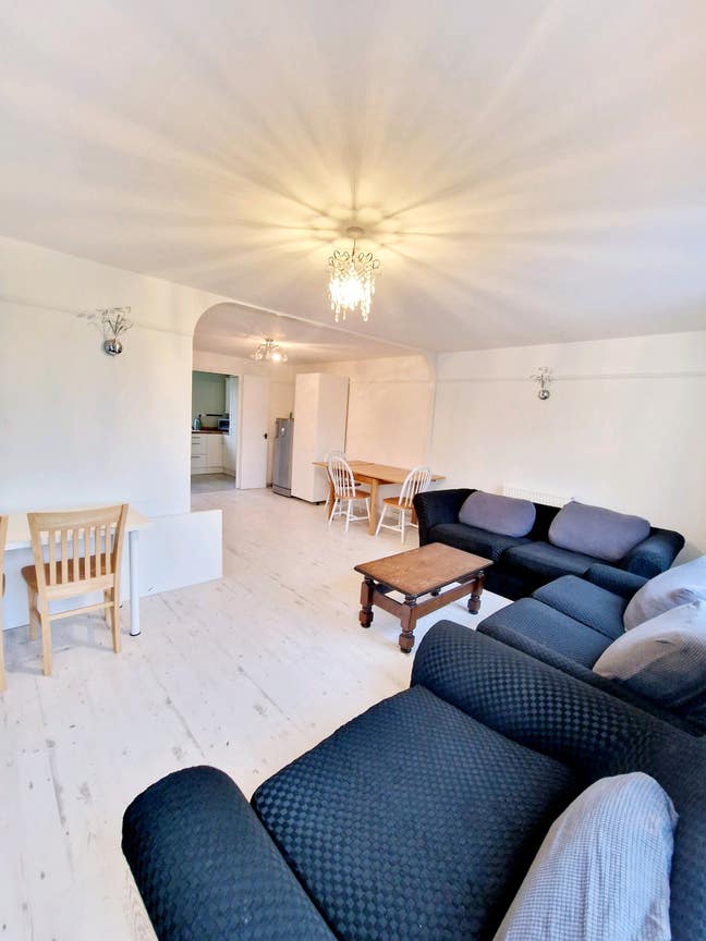 Two rooms available with all bills incl Main Photo