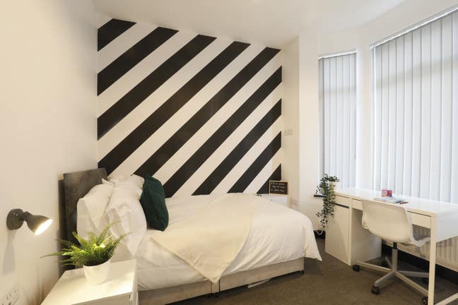 All Bills Included - Room to Rent  Main Photo