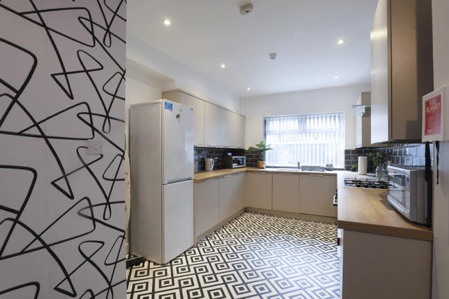 All Bills Included - Room to Rent  Main Photo