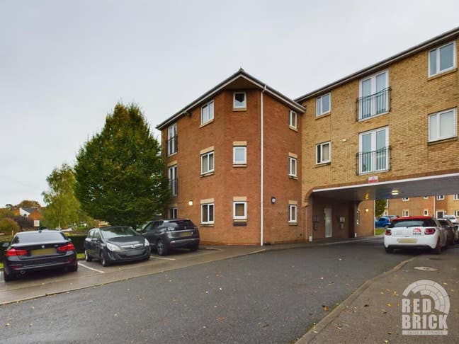 Double room in shared flat space  Main Photo