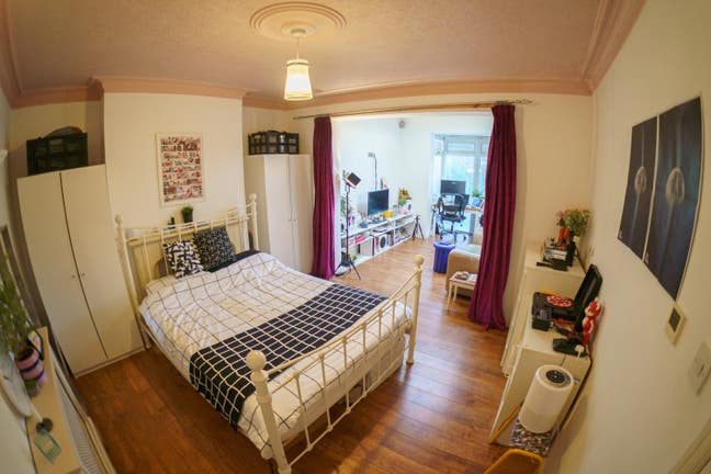 Stunning large 1 bed/Studio flat Mitcham/Tooting  Main Photo