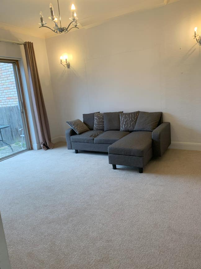 Studio flat (Kitchen & bathroom) & double bedroom Main Photo
