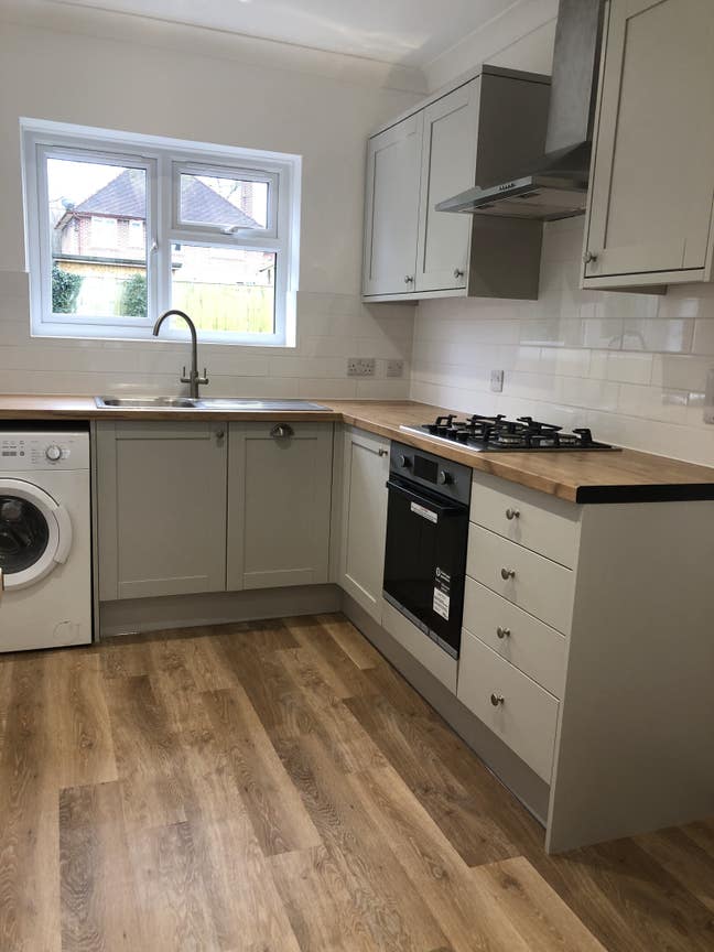 4 large double room close to Oxford city centre  Main Photo