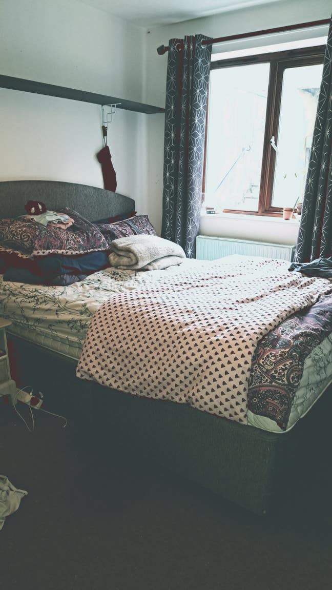 Double room plus own lounge in quiet village Main Photo