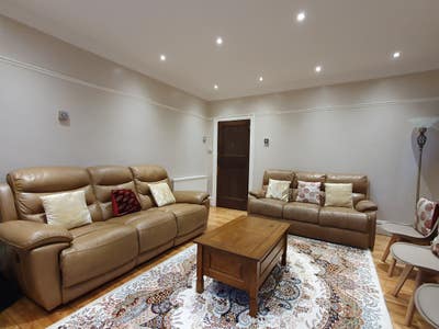 Double room in a family home in South Sutton Main Photo