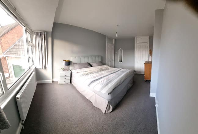 Large Super Queen bedroom in quiet cul-de-sac Main Photo