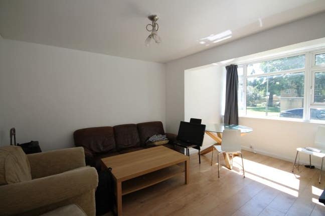 3 Bed aprtment mins walk to southfields Wimbledon Main Photo
