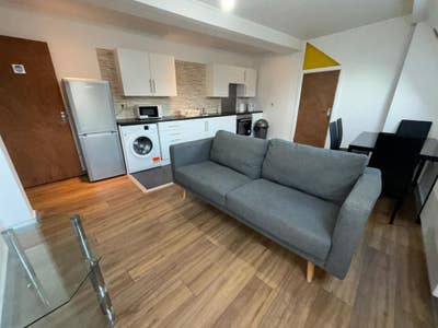 Low Deposit Option-Erding 1Bed Flat-Bills Included Main Photo