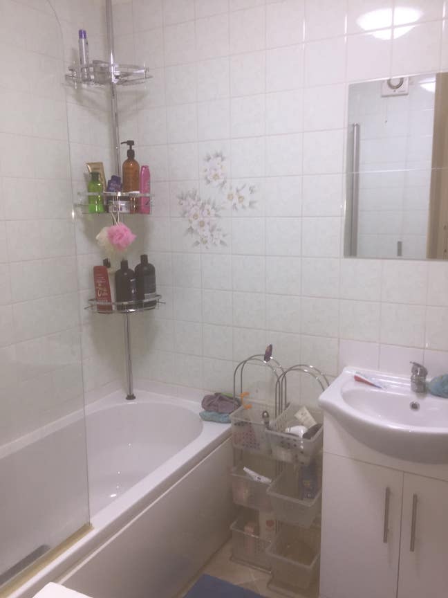 Looking for a person to share my flat.  Main Photo