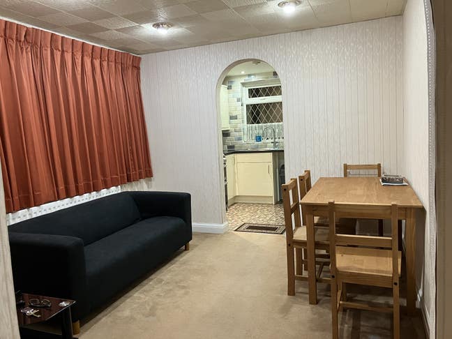 One large double rooms available in WD19  Main Photo