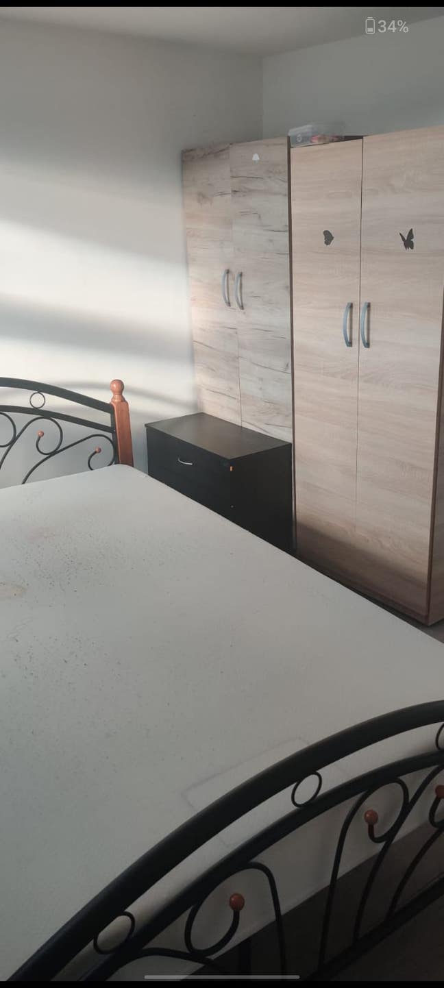 Room Available, a Minute Away from Leyton Station  Main Photo