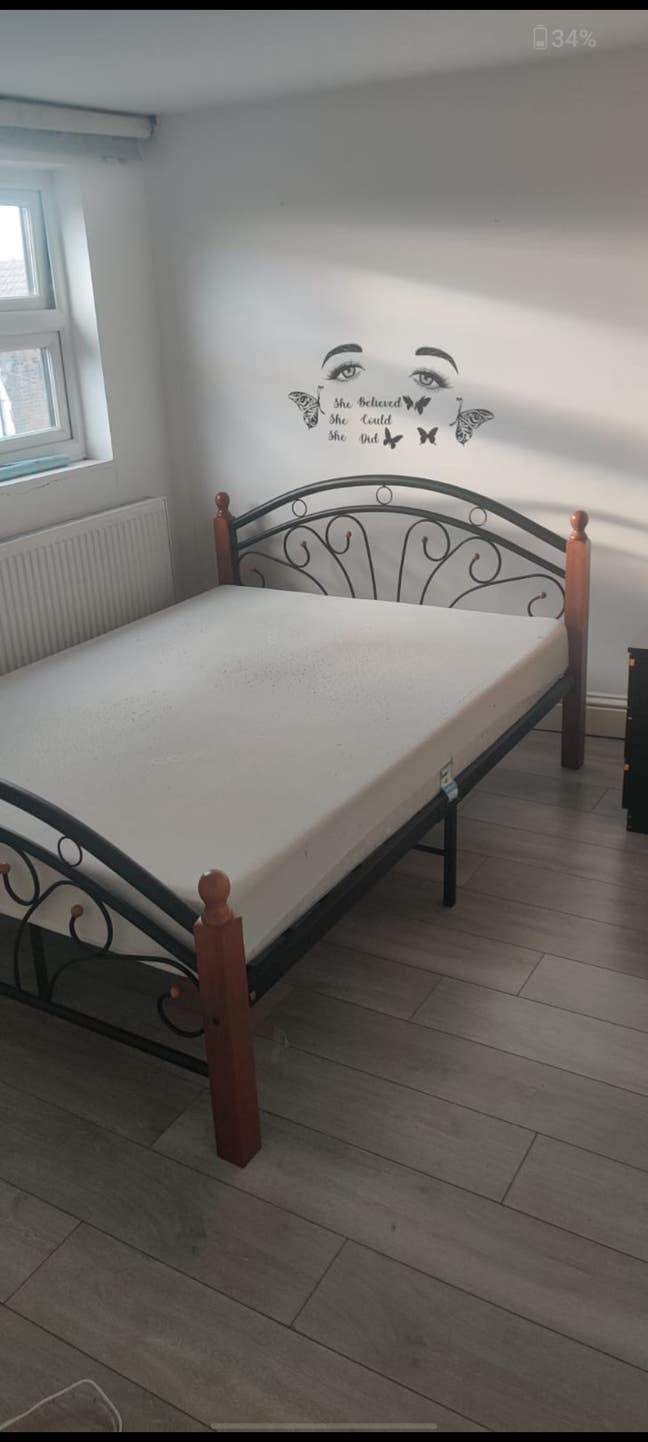 Room Available, a Minute Away from Leyton Station  Main Photo