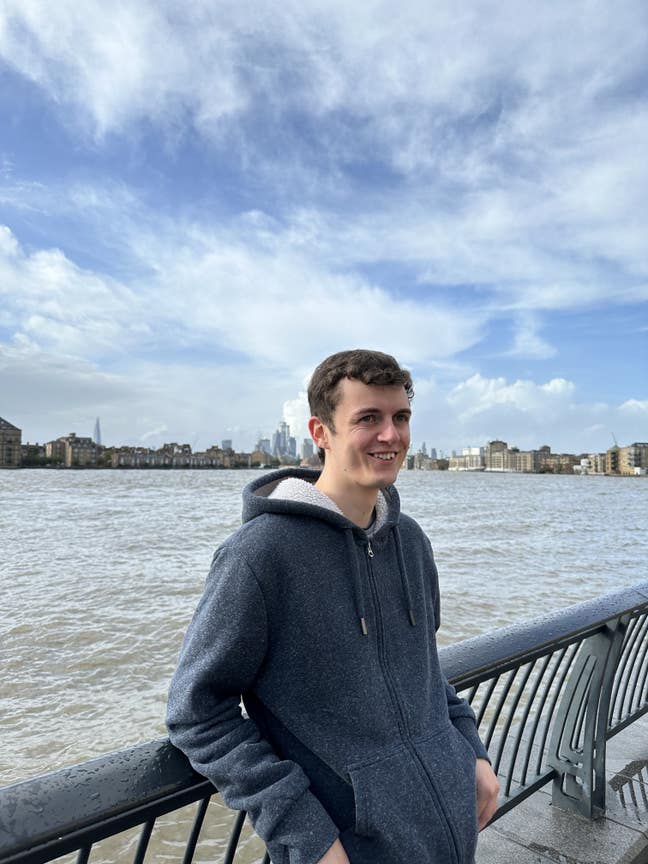 26-year old professional looking for room/buddy-up Main Photo
