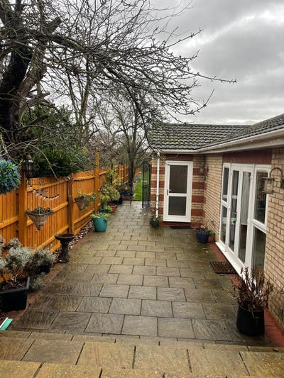 Quiet 2 bedroomed annexe in lovely garden Main Photo