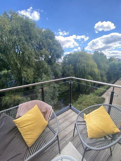 Beautiful room with balcony overlooking the river Main Photo