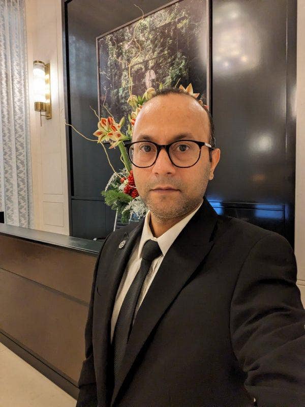 I am a professional male aged 42. I am lookin... Main Photo