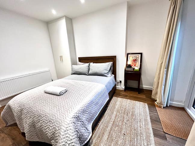 Double Bedroom with ensuite near Westfield Main Photo