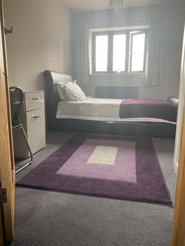 En-suite bedroom for part-time use. Main Photo