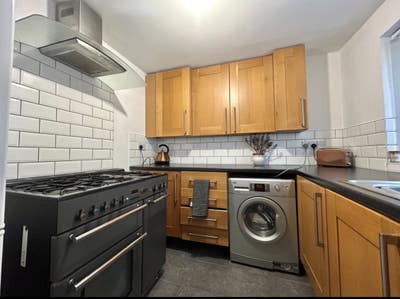 Cozy spot to live,  close to Peel ports  Main Photo