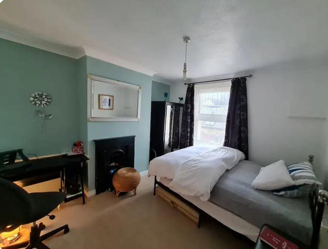 Double room for quiet, clean professional Main Photo