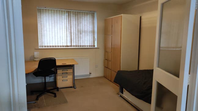 Spacious 2 Beds Flat M33 (Council Tax Included) Main Photo