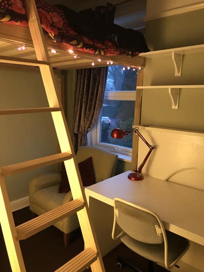Cosy room in Stockport on main bus route  Main Photo