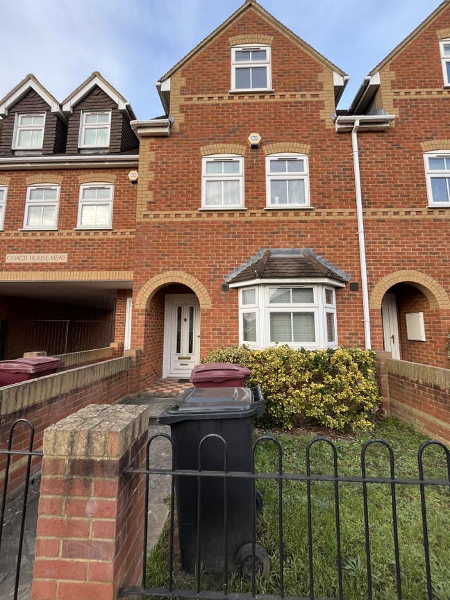 Spacious double  in modern house Caversham Reading Main Photo