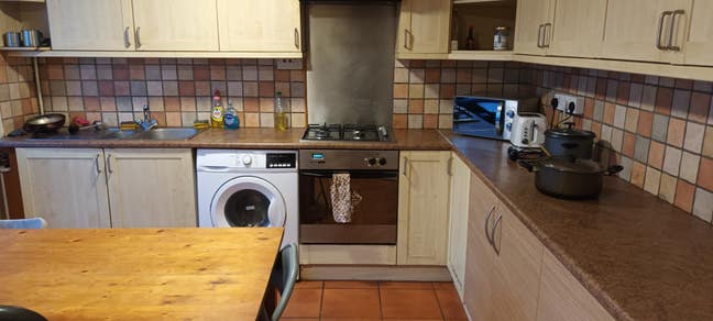 Lovely ensuite room for students or professionals  Main Photo