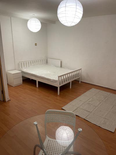 Very Spacious Double Room with Private Garden Main Photo