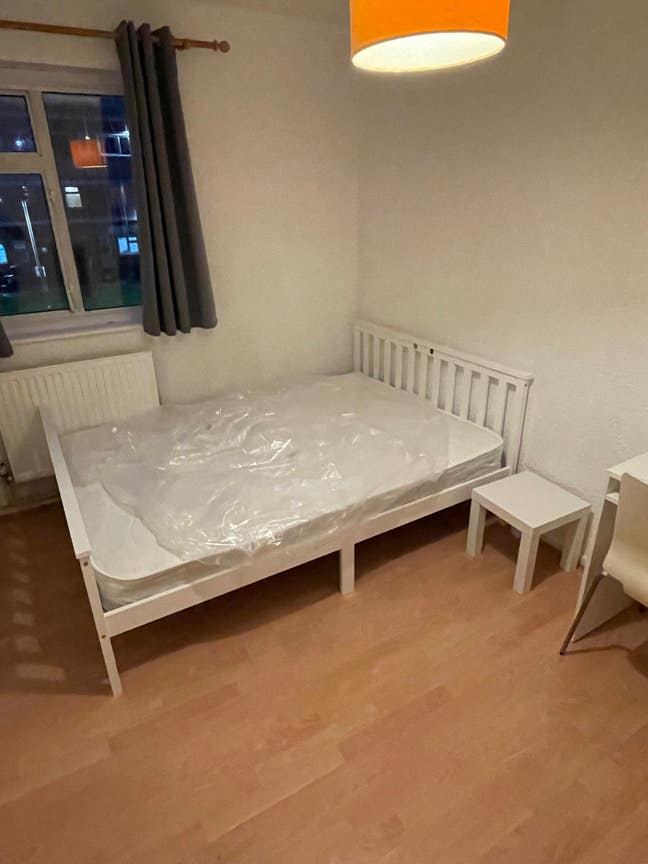 Spacious Room in the Heart of Mile End Main Photo