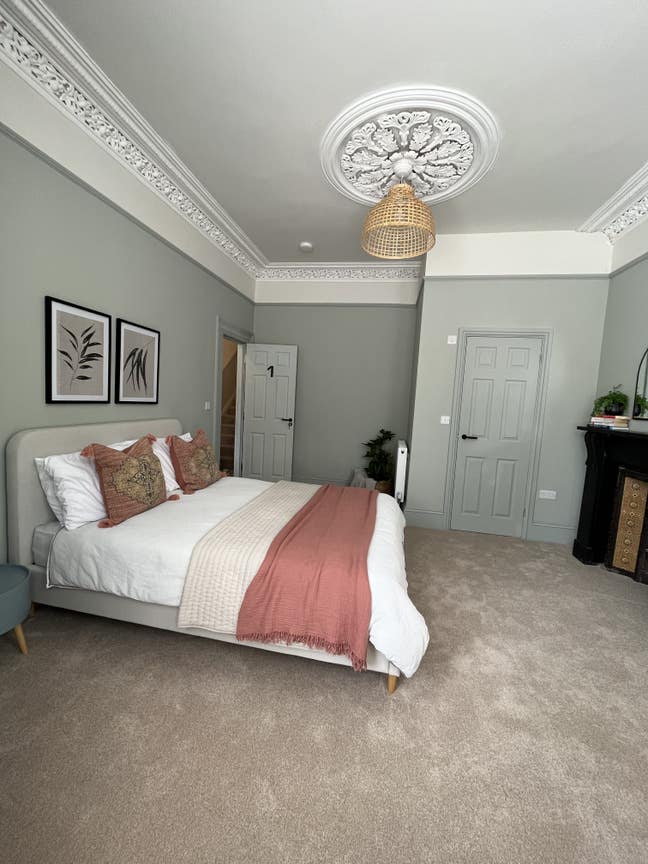 Stylish Ensuite Rooms - Central Location - 23S Main Photo