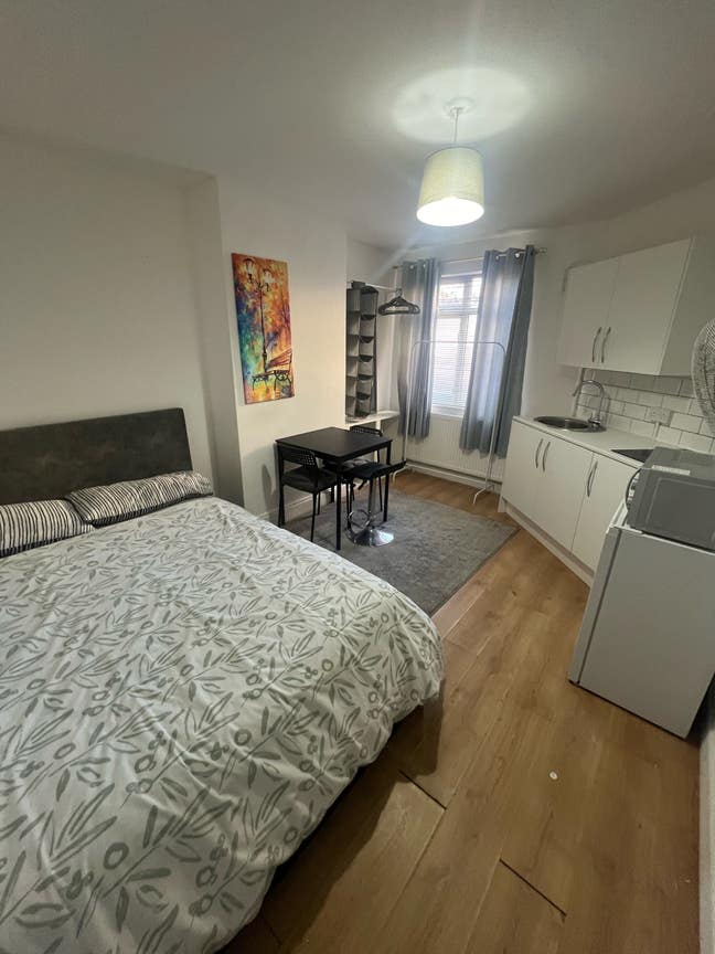 Double self contain room in Hendon Central  980£ Main Photo
