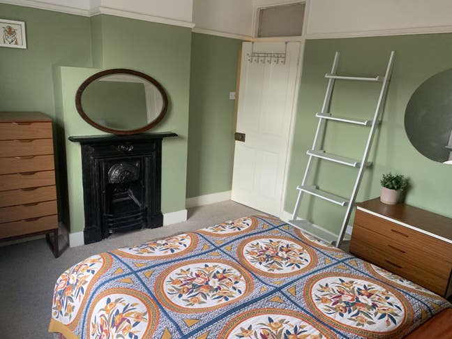 Double room to rent in lovely house Main Photo