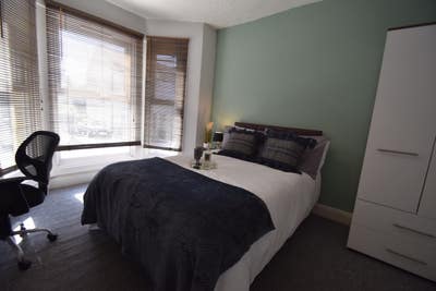 Students Only - 5 Rooms - Hartington Place Main Photo