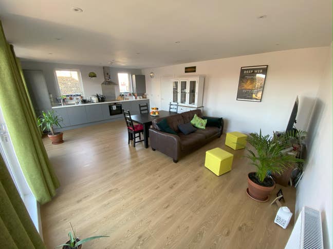1ensuite & 1bedroom private bathroom in penthouse Main Photo