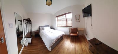 2 Double rooms in quiet family home  Main Photo
